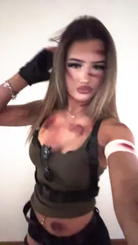 Laraaa #halloween #fyp #viral #costume #laracroft 
