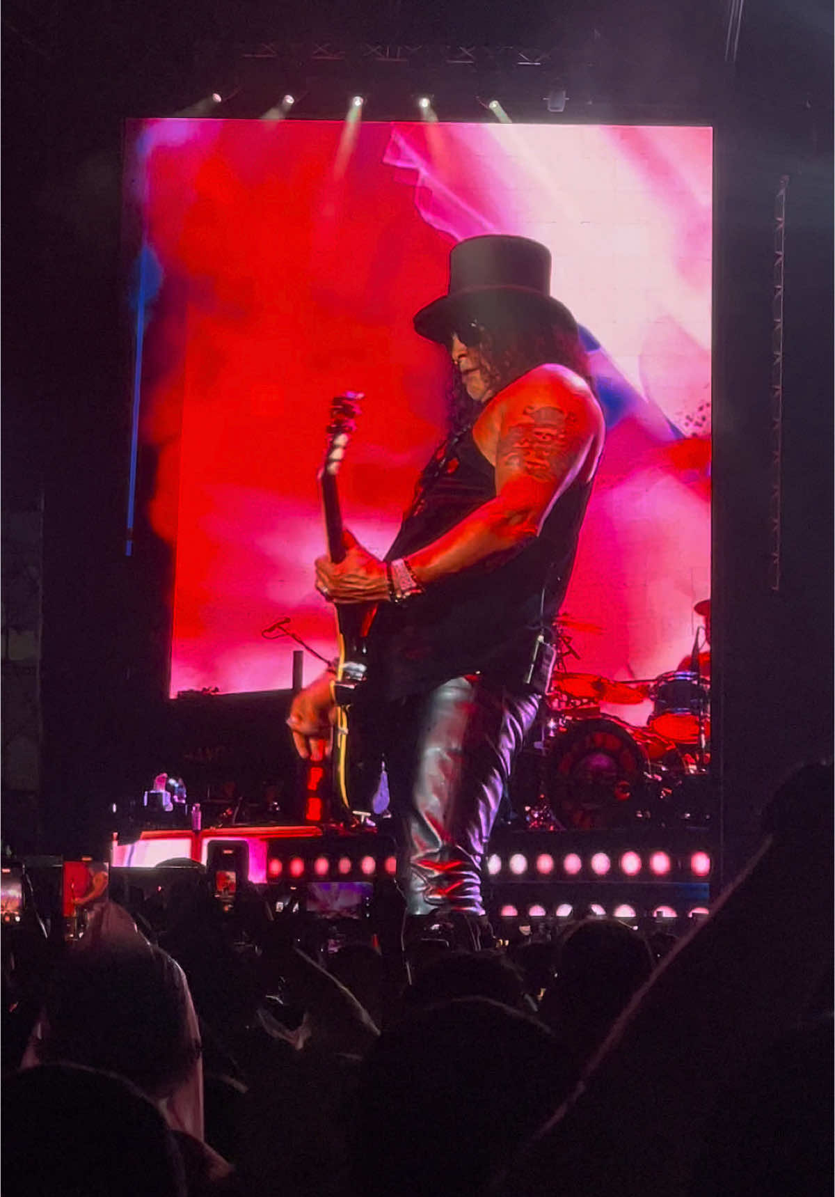Sabes quién lloró mucho mucho por amor? -Axl Rose #dontcry #guns #slash #axlrose #gunsnroses🌹🔫 