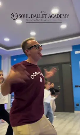 Vieni a scoprire la magia dell'Hip Hop!✨ Con il Maestro @Enrico De marco , ritmo, energia e passione si trasformano in movimento. Un percorso che unisce tecnica, stile e libertà d'espressione. Non perdere l'occasione: entra anche tu nel mondo dell'Hip Hop e libera il tuo talento!  #hiphop 
