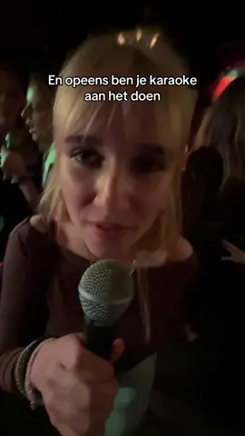 Het kan ook allemaal in #072 👀🦿 #karaoke #joos #amywinehousefans 
