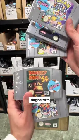 Pakker bestillinger fulle av retrospill! Fra N64 og Wii til Nintendo 3DS. Spillene er nøye renovert og klare for nye eventyr hos alle våre Norske retrogamere! #asmr #letspackanorder #packingorders #norgetiktok #N64 