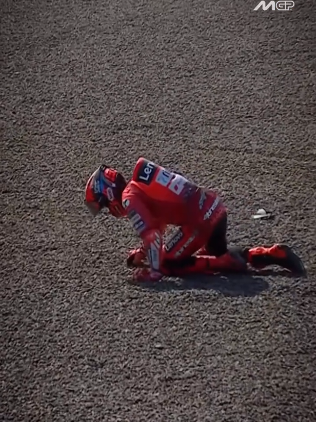 Membalas @iyuuddda Kutukan bagi Marc Marquez di Mandalika masih berlanjut😣 4X RACE di Mandalika belum pernah sekalipun nyampai garis Finish dan sesalu Crash. Get well soon Marc💪✊.  .  #marcmarquez #motogp #indonesiangp🇮🇩 #lombok #fyp 