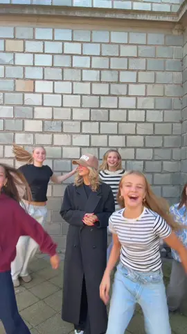11. OKTOBER – vi er SÅ klar!! 💃💫 #ShowTime #Panayotis #danmarksstørstekonfirmationsevent #makemefamous #goviral 