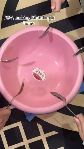 Making bibimbap at home with them🤍🖇️@Choo_gyee @tenzin_ajax2000 @Rinchen Dorji #foryoupage❤️❤️ #fypシ゚ #bibimbap #friendshipgoals 