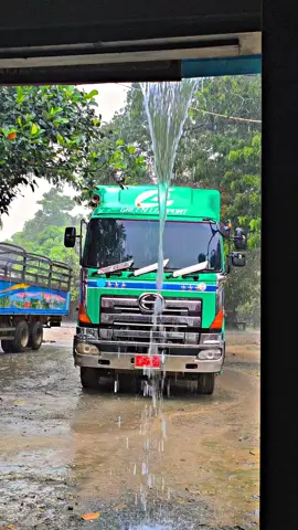 ကားစိမ်းလေးကအကိုကာ.ကာပြာလေးကတော့.ကျွန်တော်ဆရာသမာကာ.😊☺☺