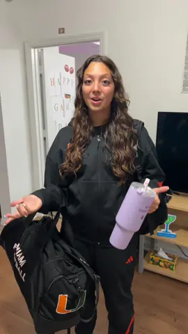 Get my roomie flight, i miss her @mimi 🌺 