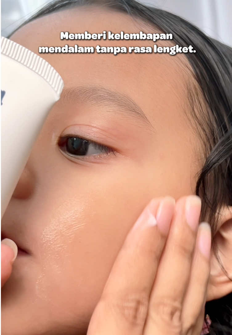 Satu cream untuk wajah & tubuh Si Kecil lembap seharian tanpa lengket.  #CintaMamaDijagaEomma 