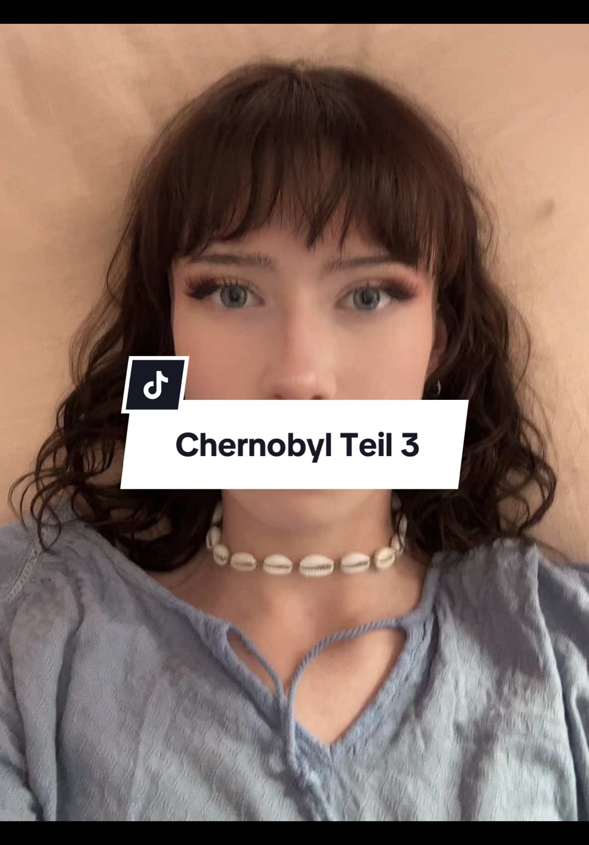 IHR MÜSST euch die serie Dazu Angucken! Die heißt Chernobyl - das ist keine doku sondern wirklich eine serie wo man sieht sozusagen wie da alles abgelaufen ist. Die ist so gut gemacht und so spannend! Ich brauche jemanden der sie mit mir rewatched 😔 Quellen: Die serie Chernobyl MrWissen2go — Tschernobyl Etc