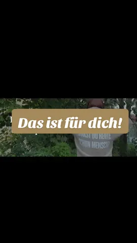 ✨ Manchmal wartest du dein ganzes Leben darauf, dass jemand kommt und dich rettet. Aber weißt du was? Niemand kommt. Und wenn du nur wartest – auf den richtigen Moment, auf später, auf bessere Zeiten – dann vergeht dein Leben, schneller als dir lieb ist. ⏳ Manchmal bist DU dein eigener Held. 💪 Und genau so soll es auch sein. Denn nur so kannst du dieses eine, einzigartige Leben wirklich wertvoll nutzen – nicht nur überleben, sondern anfangen zu leben. Genau das habe ich getan. Ich bin losgegangen. Für mich. Für meine Kinder. Für meine Familie. 🙏 Ich habe mich entschieden, nicht länger zufrieden zu sein mit „irgendwie geht’s schon“, sondern mutig zu handeln. Von Null gestartet, mein eigenes Business aufgebaut – und in nur 8 Monaten 25K gemacht. 🚀 Und ich weiß: Das ist erst der Anfang. Denn alle Türen dieser Welt stehen mir offen – nur weil ich EINMAL mutig war. Die Frage ist: 👉 Bist du mutig? Kommentiere das Wort „Info“ und ich zeige dir, wie auch du starten kannst. Ohne Risiko. #onlinebusiness #geldmitaffiliate #nebenjobideen #wieverdieneichgeldeinfach #fyp   @Kleidermafia 