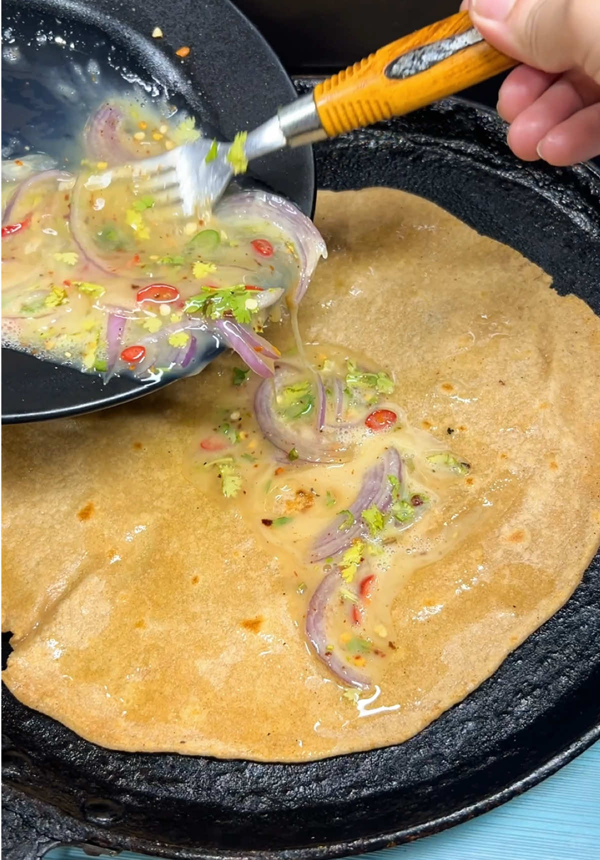 Anda Paratha Recipe/انڈہ پراٹھا #Recipe #easy #foryou #viral #treanding #fyp #tiktokfood #anda #paratha #yumm #breakfast #andaa 