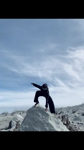 dah lama ga ninja ninja an 🥷 #promoseruweekend #sindoroviakledung #gorpcorestyle #pendakigunung #fotolive 