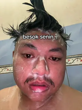besok udah senin lagi😭