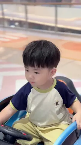 💇‍♂️ Bé 2 tuổi cắt tóc mái ngố siêu đáng yêu! Mái tóc “ngố” vừa gọn gàng vừa mát mẻ, giúp bé trông sáng sủa và dễ thương hơn bao giờ hết. Phụ huynh có thể tham khảo để bé vừa thoải mái vừa có kiểu tóc cực xinh. 👉 Kiểu tóc đơn giản, dễ chăm sóc, lại hợp với nhiều dáng mặt của các bé trai. #tocbe #tocchotreem #tocdepchobetrai #kieutocdepbetrai #kieuTocBeTrai 