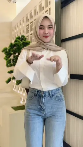 modelnys , warnannya sukaa bgt cskeupp😍👀🤍#atasanwanita #kemejakerja #polos #putih 
