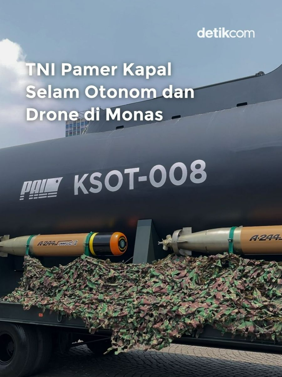 Deretan alutsista TNI tampil memukau dalam peringatan HUT ke-80 TNI, Minggu (05/10/2025).  Mulai dari drone militer, kendaraan taktis, jet tempur Sukhoi, hingga kapal selam tanpa awak terbaru Autonomous KSOT-008  semuanya menunjukkan kekuatan dan kemajuan teknologi pertahanan Indonesia 🇮🇩💪 Baca berita menarik lainnya di detik.com! Creator: Syifa  #detikcom #Monas #HUTTNI80 #Alutsista #Drone #KSOT008