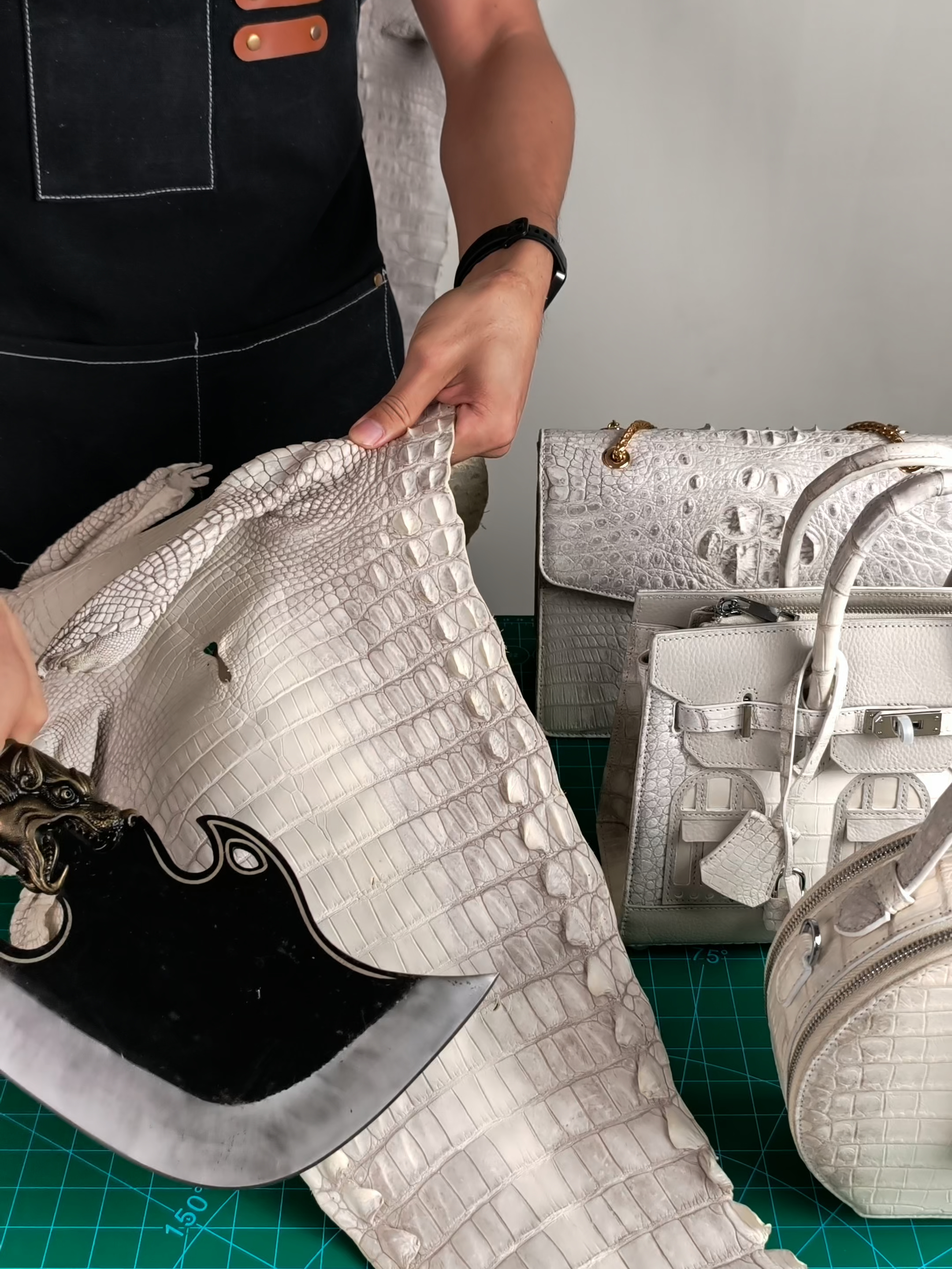 Giày thể thao da cá sấu bạch tạng Himalaya, sang trọng- đẳng cấp- thời trang GTT68 #dodathucong #leatherbag #leathercraft #handmade #viral #thucong #diyproject #leathershoes