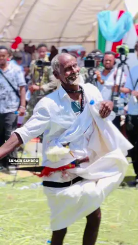 La Yaab La Yaab ! 📍Lafaciise  #zuhaipvideographics #シ゚viral🖤tiktok #lafaciise❤️🌾🍀 #samaroon📚🗡️❤️🏡 #borama_awdal 