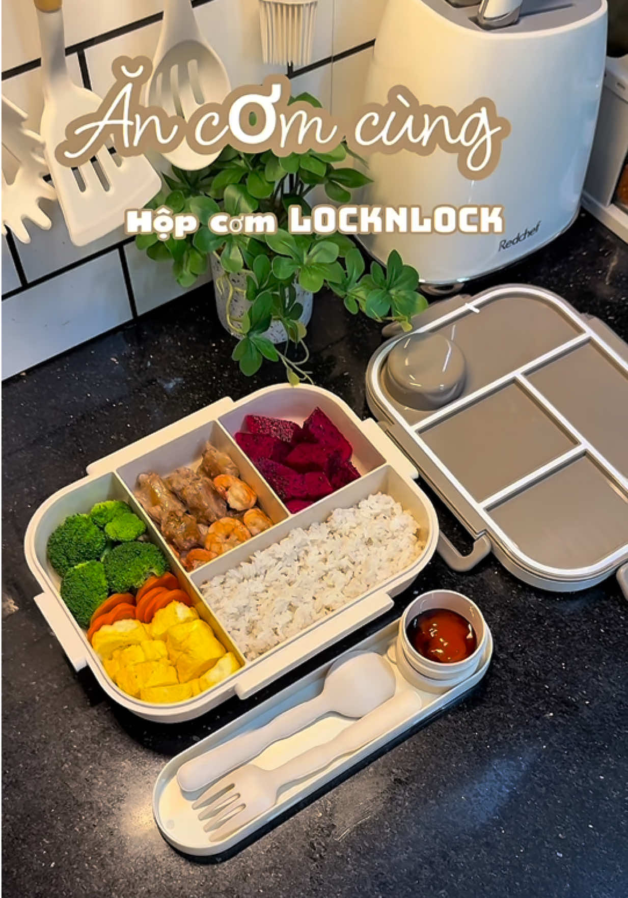 Trả lời @Chị hai vui vẻ 👒🦋 Hộp cơm 5 ngăn LocknLock tiện lợi.. đem cơm trưa văn phòng hay đi pinic đều okela nha 🥰 #TiệmnhàMiMây  #giadungtienich  #locknlock  #hộpcom  #xuhuong 