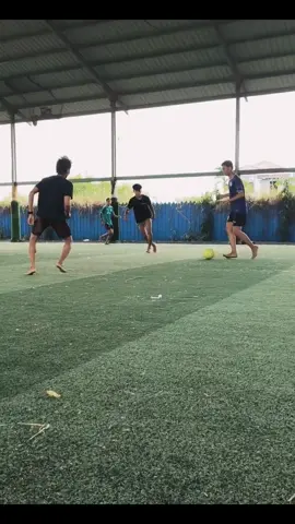 ကန်တက်ယုံပါပဲ ဘာစကေးမှရှိပါဘူး ဆရာကြီးတွေကိုမရှင်နိုင်ပါဘူး🥺#fppppppppppppppppppp #tiktokmyanmar🇲🇲 #fpyシ #ဘောလုံးကစားနည်းကိုချစ်မြတ်နိူးသူ 