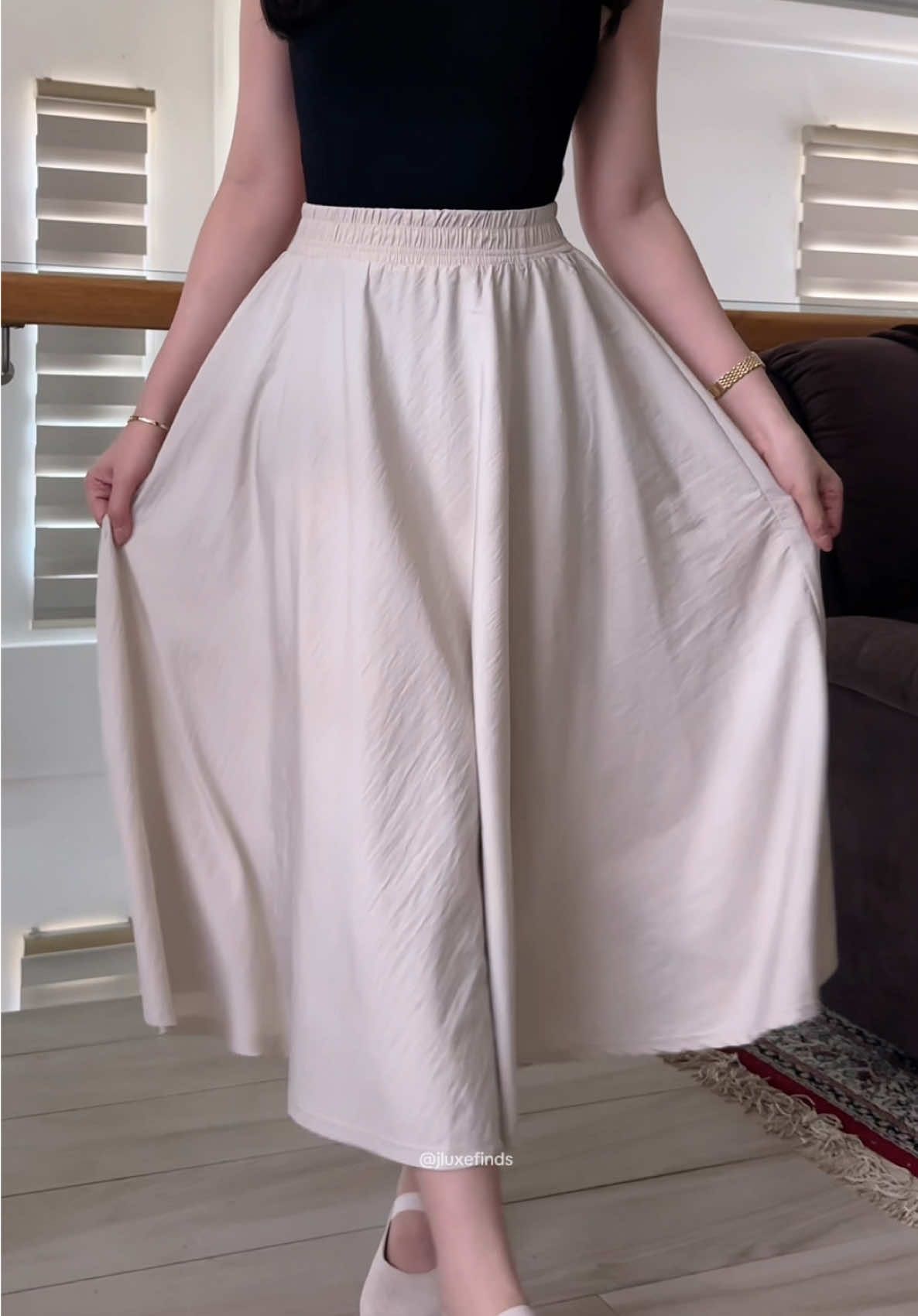 This garterized long skirt is my new lazy-day hack✨ Looks put together without even trying. 💕 #longskirt #skirt #skirtoutfit #outfitideas #outfitinspo 