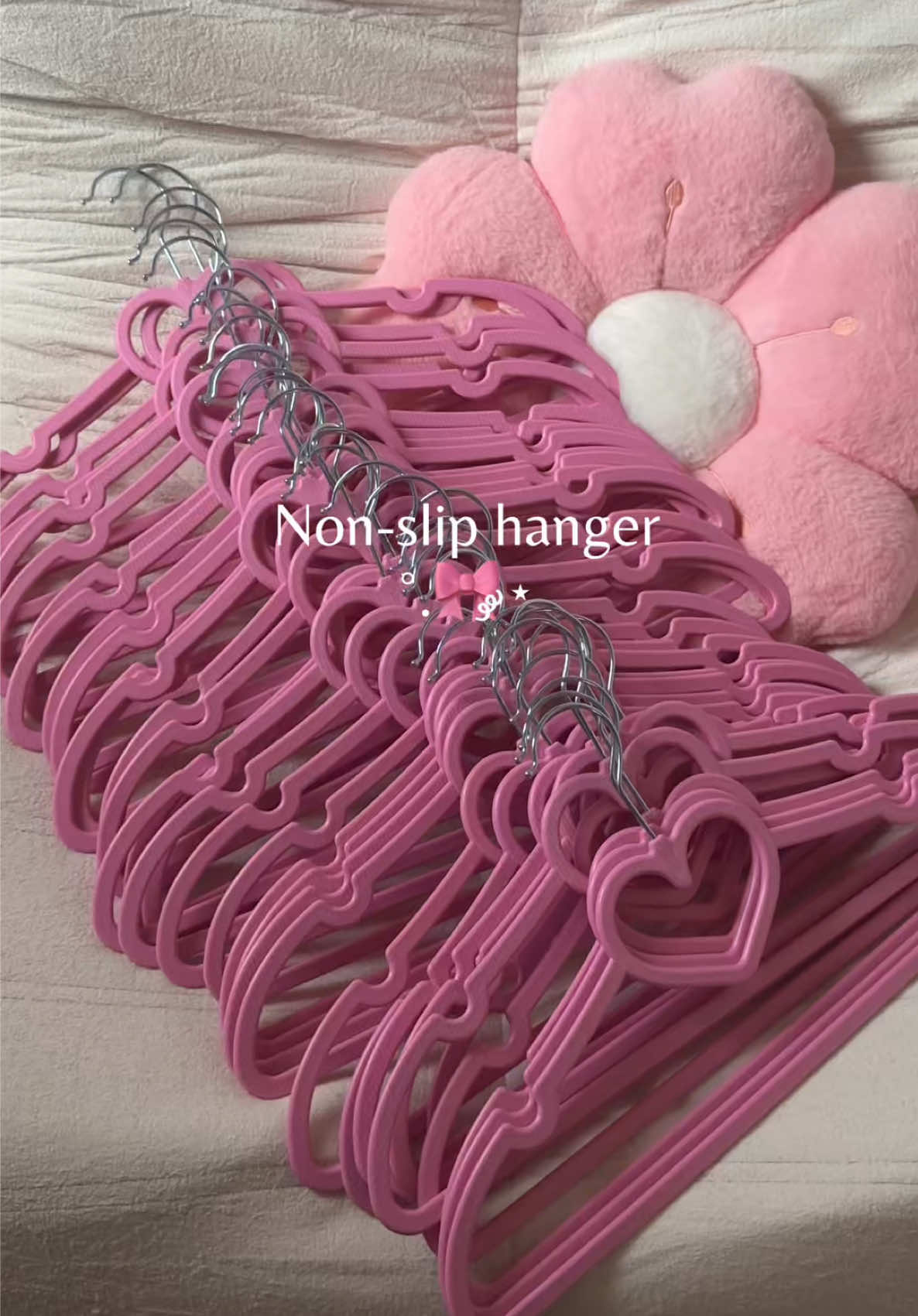 Quality & affordable non-slip hanger 💕 #hanger #nonsliphanger #50pcshanger #durablehanger #clotheshanger