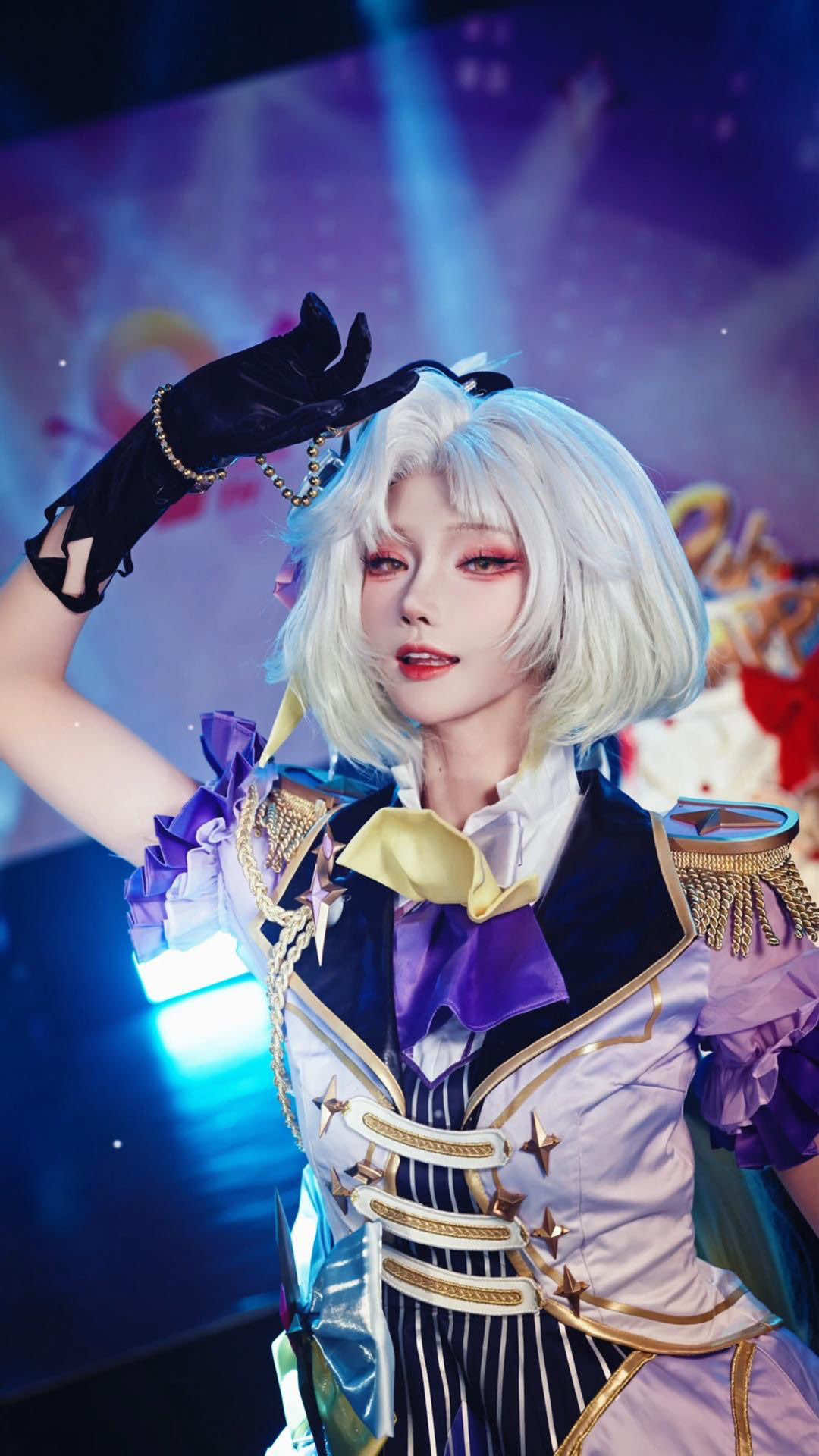 Eh, jangan scroll dulu! Ada penampilan cosplayer 