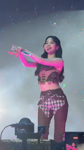 DAHYUN THE FEELS FANCAM 🤍 ©.gehleeXjeonghan IN (X APP) #TWICE #DAHYUN #다현 #twice_thisisfor_world_tour #fyp 