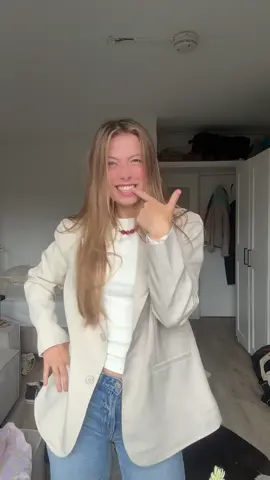 Net de regen overleefd! Wat voor weer is het bij jullie? #fyp #iriskers #dansje #dansen #latenightsnack 