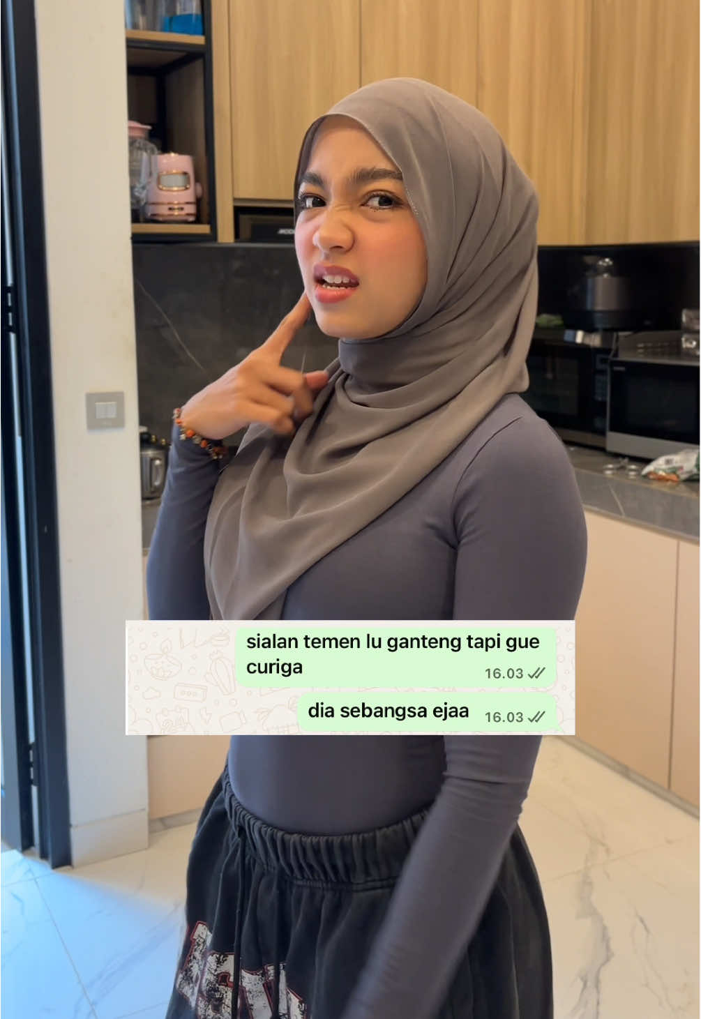 isi chatnya ga penting semua haha