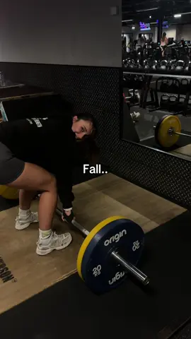 Will never not love the fitness world 🏋️‍♀️💪 #fitnes #fallinlove #gymgirl #gym #personaltrainer 