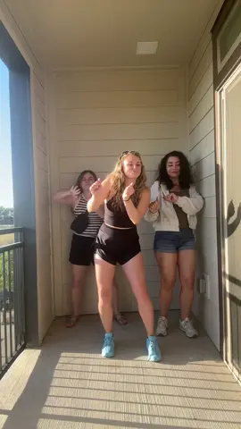 One more time for Texas and my girls 🥰❤️💃🏼 #fyp #besties #dancetok 