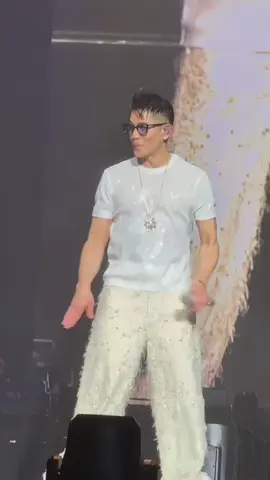 Aaron Kwok in Concert 𝙄𝙘𝙤𝙣𝙞𝙘 ୧⁠(⁠＾⁠⁠〰⁠⁠＾⁠)⁠୨🎤 Concert Aaron Kwok di kota Cheng Du, Tiongkok, China kemarin, kembali menampilkan tarian baby shark 💕💕💕 #aaronkwok #china #concert #iconic #andysun 
