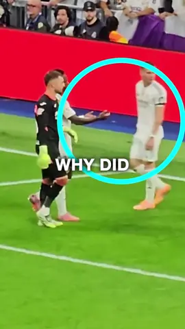 Why did vinicius take mbappes penalty? 😳 #Soccer #football #realmadrid #viniciusjr #kylianmbappe 