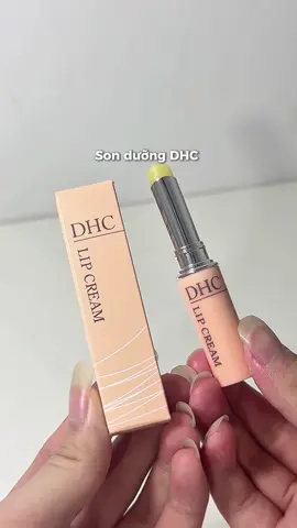 Tips để môi lúc nào cũng ẩm mịn là mang em này theo mọi lúc nè🫶🏻#dhcvietnam #dhc #sonduong #sonduongmoi #xuhuong 
