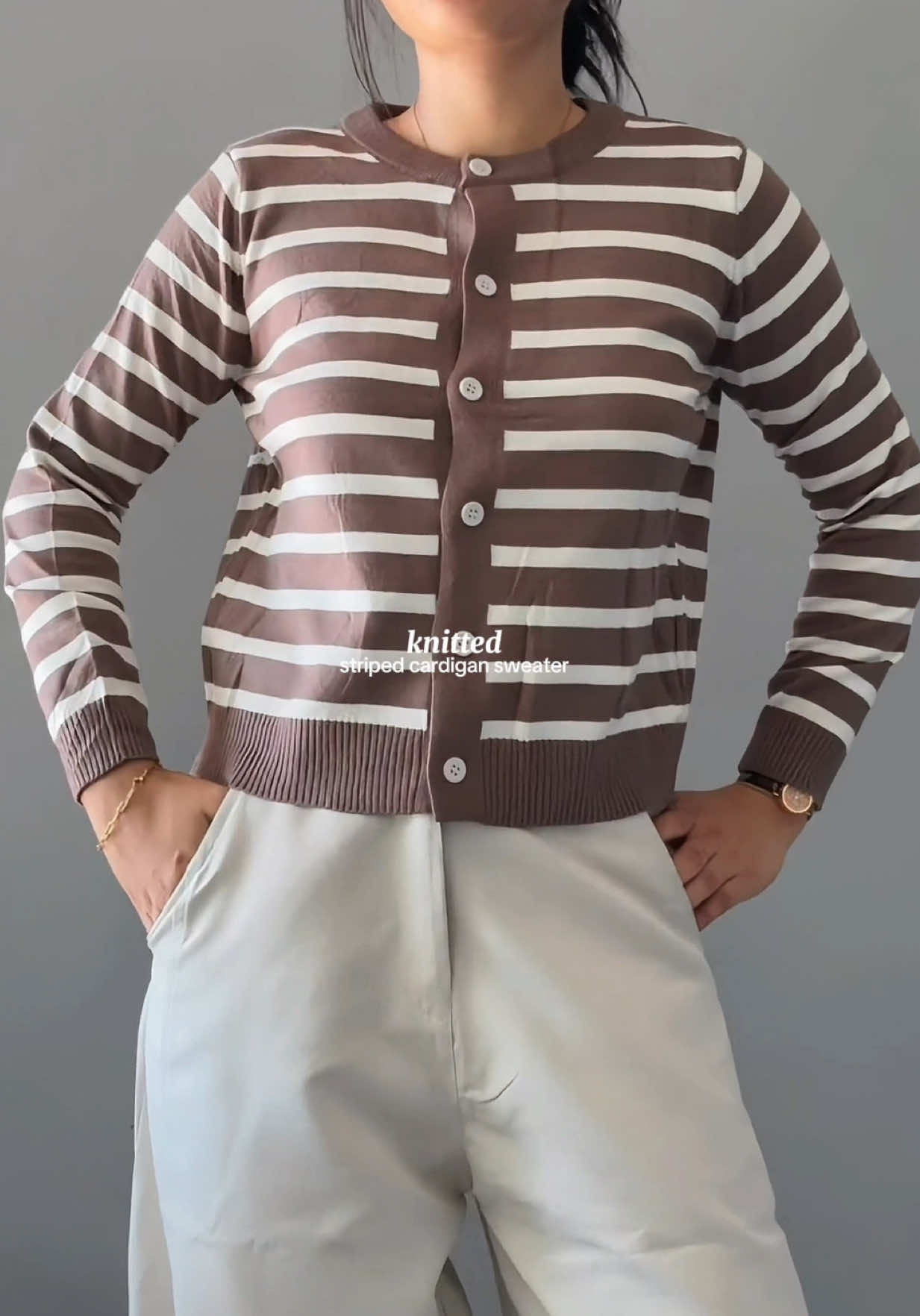 comfy & cutesy cardigan sweaterrr, i’m inloveeee <3 #cardigansweater #knittedcardiga #knittedsweater #cardigan #sweater #comfyoutfit #TikTokFashion #fyp 