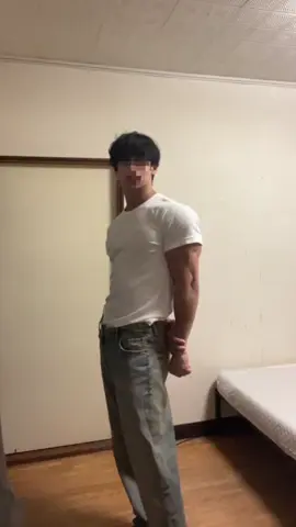 いくらお金に困っていても、見てくれている人達を騙して金を稼ぐような人間にはなりたくない てことで金欠なので案件くださいクレアチンほしいですお願いします #筋肉 #筋トレ #金欠界隈