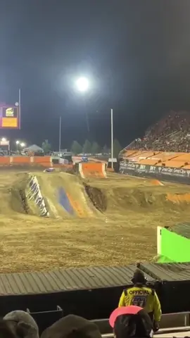 Exciting monster truck racing #monstertruck #monsterjam #skill #gravedigger #crazy 