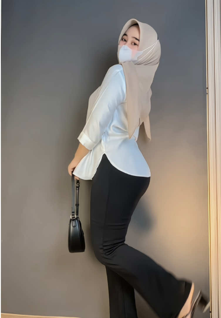 ini sih cakep banget loh sayy🤍 #rekomendasioutfit #kemejarayon #kemejawanita #ootdhijab #fyp 