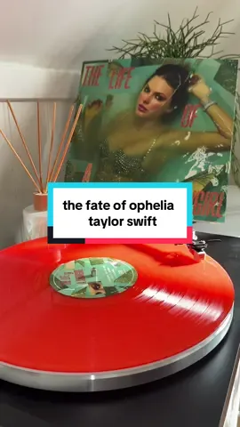 ALL THAT TIME I SAT ALONE IN MY TOWER !🗣️🧡 song: the fate of ophelia - @Taylor Swift @Taylor Nation  #vinyl #foryou #vinyltok #thelifeofashowgirl #tloas 