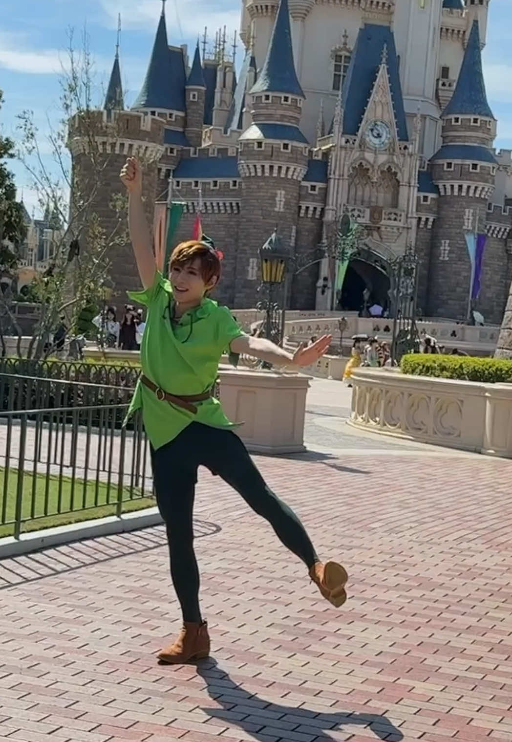 お分かり頂けただろうか。 ずっと子どものままでいようね(?)🧚✨ 見てる人には見える動画。 #dハロ仮装 #Dハロ #ピーターパン #cosplay