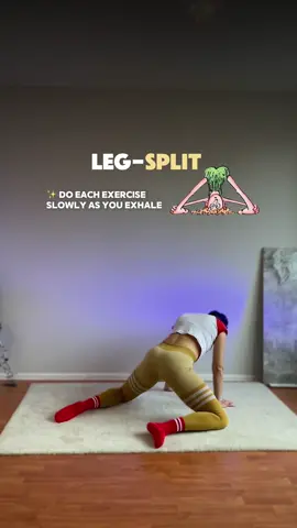 My favorite split 😁 #backpain #womensfitness #split #flexibility 