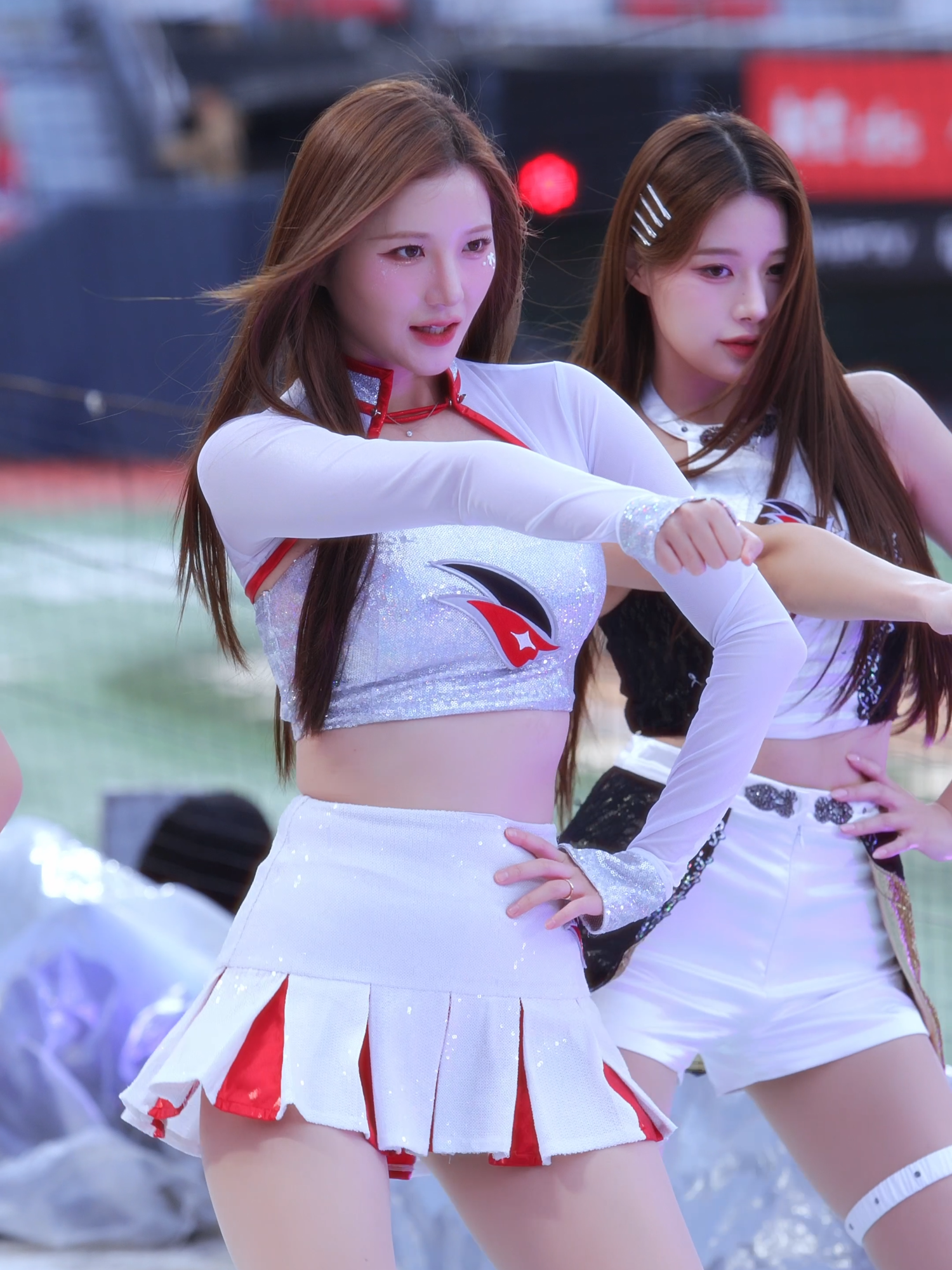 다채로운 매력으로 4가지 아웃송을 완벽 소화한 김해리 치어리더✨ 도도한 피리춤부터 사랑스러운 Hold Up, 그리고 청량한 포항항항까지🎶 하루종일 미소가 끊이지 않는 그녀의 무대❤️ 2025.10.03 수원KT위즈파크💫 #김해리 #김해리치어리더 #金海莉 #KT위즈 #치어리더 #피리춤 #아웃송