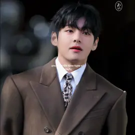 the first clip is what falling in love feels like #taehyung #v #kimtaehyung #VxCELINEPFW @CELINE 