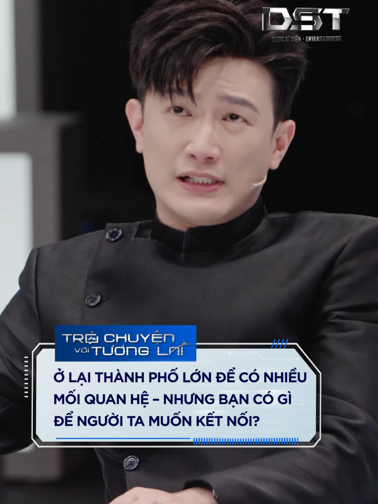 Muốn kết nối với người khác bạn phải có giá trị ... #TroChuyenVoiTuongLai #Duocsitien #NSXDuocsitien #DSTentertainment #DST #nguyenvanchung