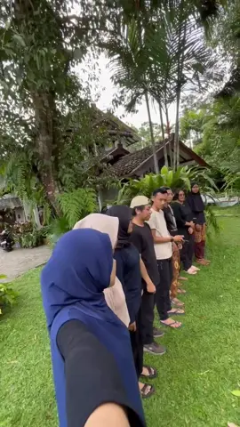 dikahir mau nabrak pohon wkwkwk