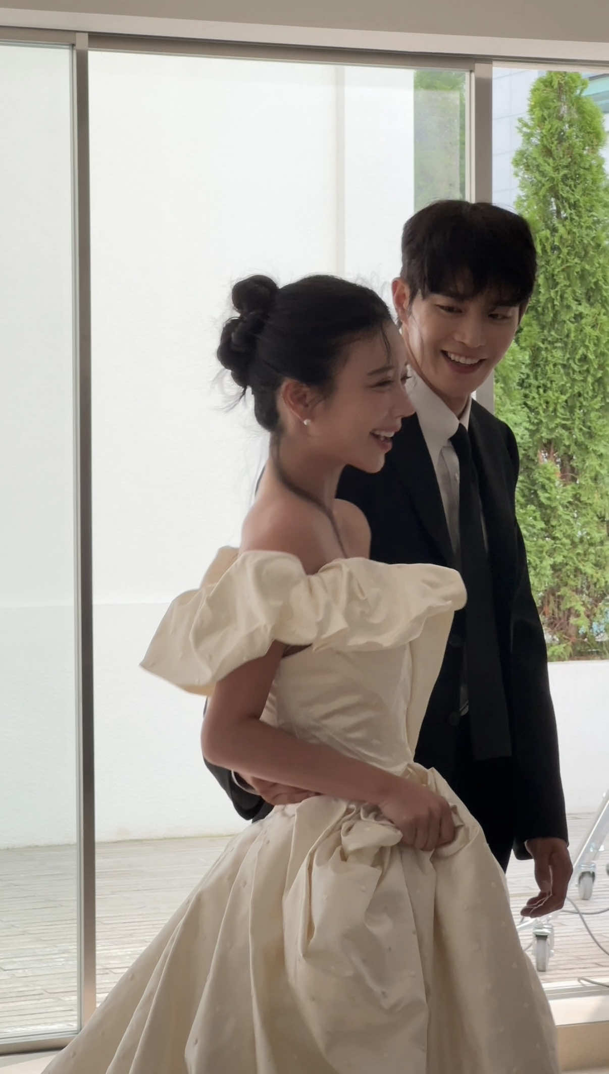 우리의 웨딩데이 👰🏻‍♀️❤️🤵🏻 넘 행복했던 덕에 금니까지 대방출… 우리 결혼해요~~~!~!!~~~!!!😍😍😍 #wedding #웨딩 #웨딩촬영 