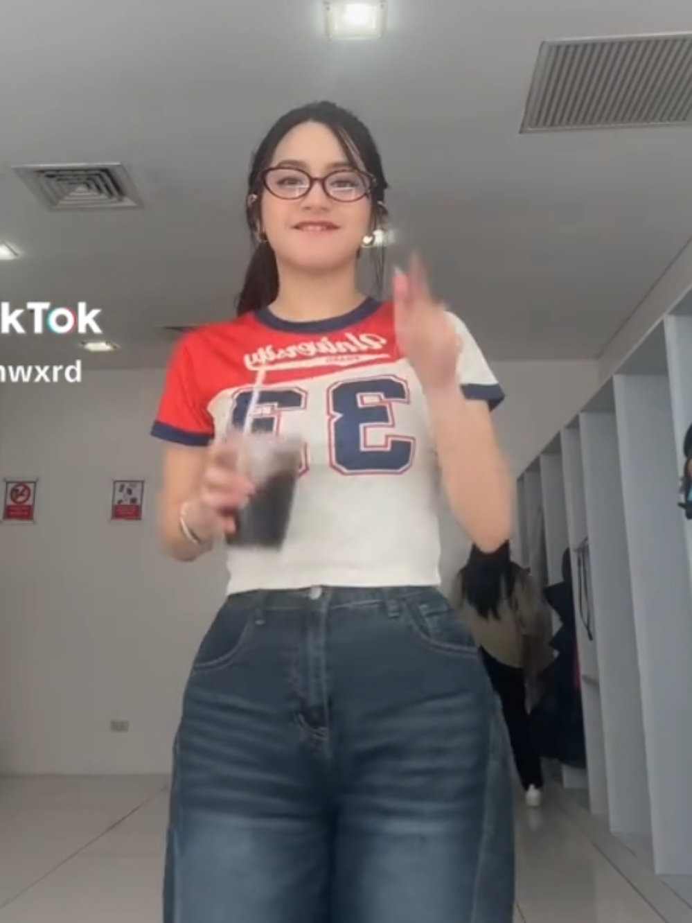 ang gandaa ng pants ni jillian !! 🤩 #jillianward #pants #jeans #outfitideas #fyp 