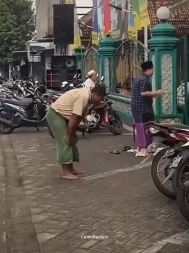 dia hanya lupa dengan dirinya tapi tidak dengan tuhan nya #odgj #allahswt #sholat #xzybca #radenstory 