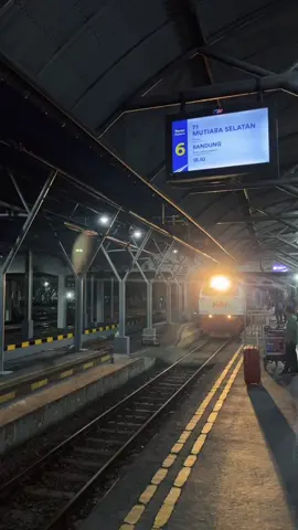 KA Mutiara Selatan 71 SGU - BD       #beranda #foryoupage #foryou #yogyakarta #fyp 