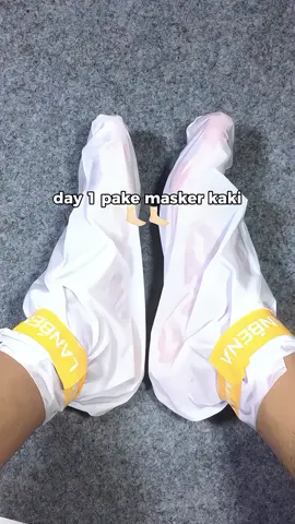 day 1 pake masker kaki😍 @Lanbena.Smooth #footmask #footpeelingmask #maskerkakilanbena #lanbenafootmask #skincareroutine 